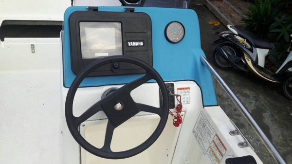 ขายเรือSRV17ฟุต เก่านอกสวยๆมีห้องปลาเป็นห้องน้ำแข็ง ถังน้ำมันใหม่ ที่ห้อยเครื่องสำรองเทเลอร์นอกชุปกาวาไนท์มีเบรคและกันกระแทกไม่มีเครื่อง สีเดิมๆครับ ขาย156000บาท