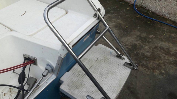 ขายเรือSRV17ฟุต เก่านอกสวยๆมีห้องปลาเป็นห้องน้ำแข็ง ถังน้ำมันใหม่ ที่ห้อยเครื่องสำรองเทเลอร์นอกชุปกาวาไนท์มีเบรคและกันกระแทกไม่มีเครื่อง สีเดิมๆครับ ขาย156000บาท