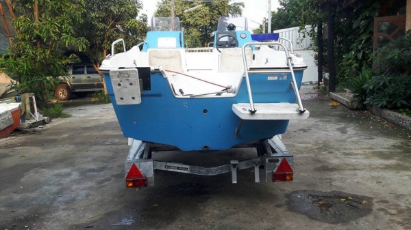 ขายเรือSRV17ฟุต เก่านอกสวยๆมีห้องปลาเป็นห้องน้ำแข็ง ถังน้ำมันใหม่ ที่ห้อยเครื่องสำรองเทเลอร์นอกชุปกาวาไนท์มีเบรคและกันกระแทกไม่มีเครื่อง สีเดิมๆครับ ขาย156000บาท