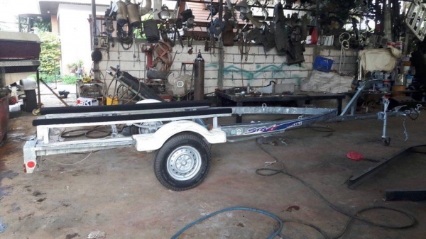 ขายเทเลอร์นอกใส่เรือ17ถึง20ฟุต มีเบรคและกันกระแทกครับ ขาย36000บาท