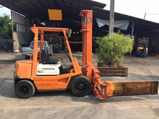 TOYOTA 4FD25  รถนอกเก่าญี่ปุ่น  ดีเซล 2J  เสา 4 เมตร งาหนีบ