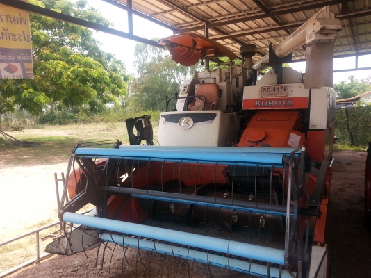 รถเกี่ยว คูโบต้า DC 68G สภาพสวยๆ