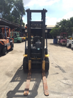 KOMATSU FG25-17 เครื่องเบนซิล+แก็ส เกียร์ออโต้ เสาสูง4เมตร สนใจตริดต่อ083-060-0223(ปอน)