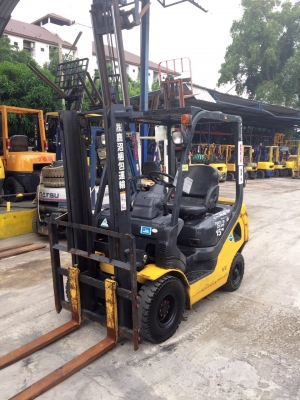 KOMATSU FD15-20 เครื่องดีเซล เกียร์ธรรมดา เสาสูง3เมตร สนใจติดต่อ 083-062-0223(ปอน)