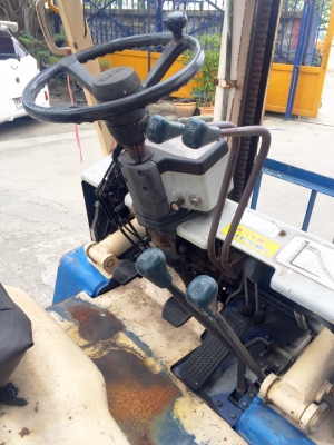 TOYOTA 5FD20 เครื่องดีเซล ดกียร์ธรรมดา เสาสูง3เมตร สนใจติดต่อ 083-062-0223(ปอน)