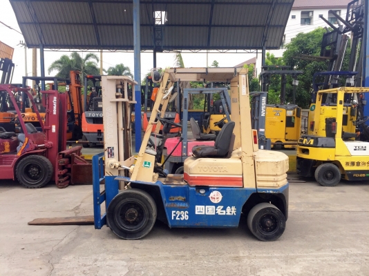 TOYOTA 5FD20 เครื่องดีเซล ดกียร์ธรรมดา เสาสูง3เมตร สนใจติดต่อ 083-062-0223(ปอน)