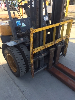 TCM FD20Z5 เครื่องดีเซล เกียร์ธรรมดา เสาสูง4เมตร สนใจติดต่อ083-062-0223(ปอน)