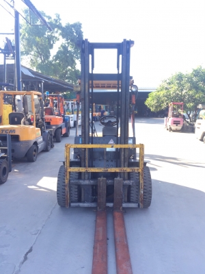 TCM FD20Z5 เครื่องดีเซล เกียร์ธรรมดา เสาสูง4เมตร สนใจติดต่อ083-062-0223(ปอน)