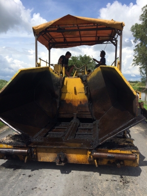 รถปูยาง NIGATA NF220 ปูใด้5เมตร พร้อมใช้งาน รถปูยาง NIGATA NF220 ปูใด้5เมตร พร้อมใช้งาน