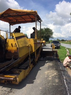 รถปูยาง NIGATA NF220 ปูใด้5เมตร พร้อมใช้งาน รถปูยาง NIGATA NF220 ปูใด้5เมตร พร้อมใช้งาน