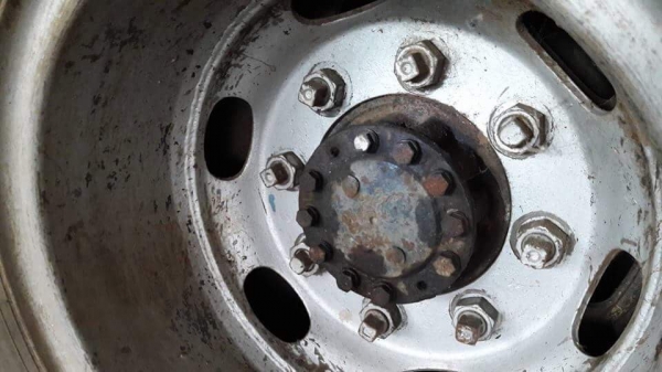 หัวยาว  6BD1  165  แรง  ดั่มท์  รถตามภาพ  พร้อมใช้งาน  ราคา  200,000 บาท