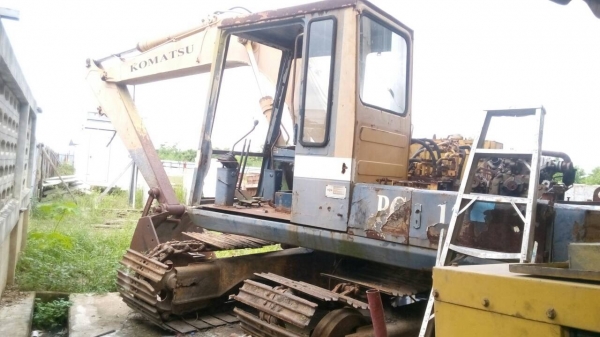 ขาย รถแมคโค PC-100-3 ขายตามสภาพ เครื่องมีแต่ไม่ใช่เครื่องเดิม ตัวเดินขาด 1 ลูกแผ่นแทรกยาว 60 ซม.ขาย 165000 บาท