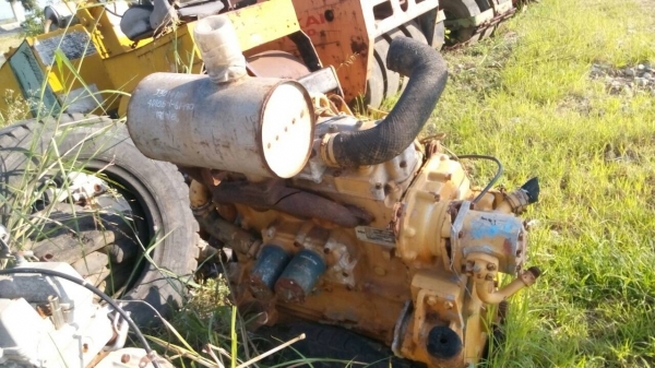 ขายเครื่องรถตัก โคมัสสุ 510  4-D-105 กองคู่ เก่านอก ขายตามสภาพ มี2 เครื่อง