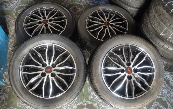 ขายล้อTOYOTA VIOS TRD รุ่น3 ยางปี15  4 ล้อ