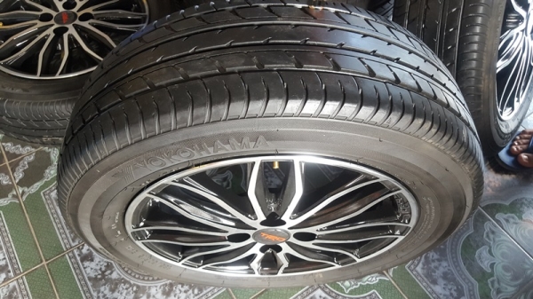 ขายล้อTOYOTA VIOS TRD รุ่น3 ยางปี15  4 ล้อ