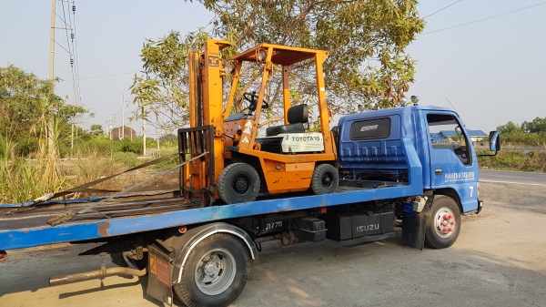 ขายด่วนรถยกTOYOTA 4FG10ยก1ตันยกสูง3เมตรแถมงายาวรถนอกเพิ่งนำเข้ามายังไม่เคยใช้งานในเมืองไทยเลย