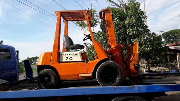 ขายด่วนรถยกTOYOTA 3FG20ยก2ตันเสาสูง3เมตรงากะดกได้ยางหน้าคู้รถนอกเพิ่งนำเข้ามายังไม่เคยใช้งานในเมืองไทยเลย