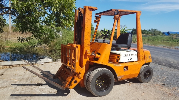 ขายด่วนรถยกTOYOTA 3FG20ยก2ตันเสาสูง3เมตรงากะดกได้ยางหน้าคู้รถนอกเพิ่งนำเข้ามายังไม่เคยใช้งานในเมืองไทยเลย