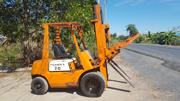 ขายด่วนรถยกTOYOTA 3FG20ยก2ตันเสาสูง3เมตรงากะดกได้ยางหน้าคู้รถนอกเพิ่งนำเข้ามายังไม่เคยใช้งานในเมืองไทยเลย