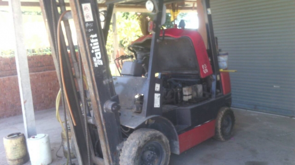 ขายด่วน รถโฟลคลิฟ ขนาด 2.5ตัด ยกสูง4เมตร เครื่องยนต์ดีเชล สภาพสวย พร้อมใช้งาน