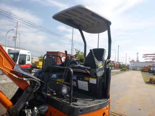 รถขุดเล็กเก่าญี่ปุ่น Hitachi ZX30U-2 ปี2006  มีไลน์หัวเจาะ แทรคเหล็กหุ้มก้อนยาง