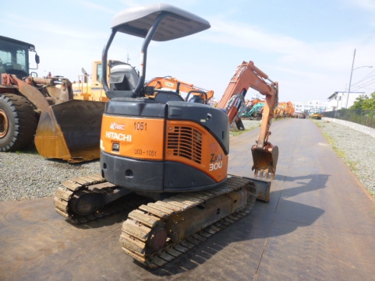 รถขุดเล็กเก่าญี่ปุ่น Hitachi ZX30U-2 ปี2006  มีไลน์หัวเจาะ แทรคเหล็กหุ้มก้อนยาง