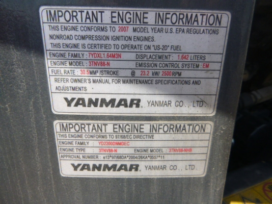 รถขุดเล็กเก่าญี่ปุ่น Hitachi ZX30U-2 ปี2006  มีไลน์หัวเจาะ แทรคเหล็กหุ้มก้อนยาง