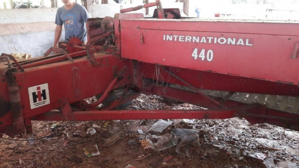 รถอัดฟาง   INTERNATIONAL  440  พร้อมใช้งาน ราคา เบาฯฯ  215000  บาท    วันทูคอล 0986683479 dtac 0991751349 สิทธิ์ คับ