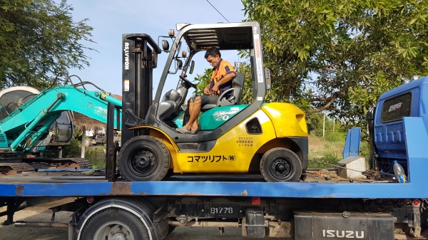 ขายด่วนรถยกKOMATSU FG20-16ยก2.0ตันเสาสูง3เมตรตัวใหม่ล่าสูดยางตัน4เส้นรถนอกนำเข้ายังไม่เคยใช้งานในเมืองไทยเลย ขายด่วนรถยกKOMATSU FG20-16ยก2.0ตันเสาสูง3เมตรตัวใหม่ล่าสูดยางตัน4เส้นรถนอกนำเข้ายังไม่เคยใช้งานในเมืองไทยเลย