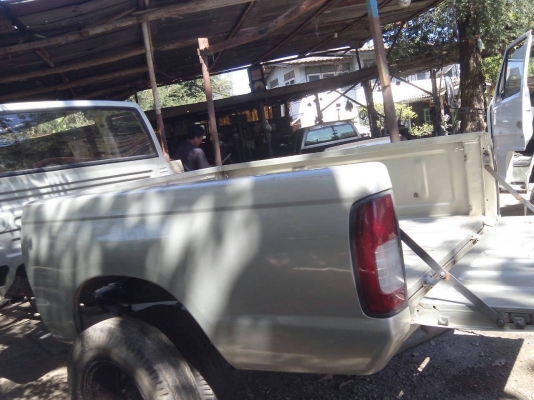 ลูกกระบะนิสสันฟอนเทีย (ตัวแค๊ป) สภาพสวยพร้อมยกลงใช้งาน