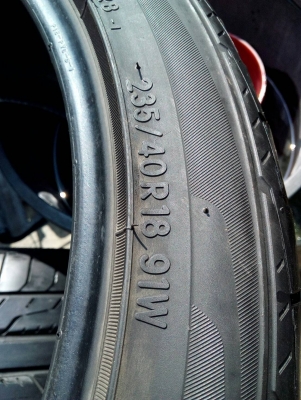235/40R18 TOYO DRB ปี15 Made in Japan มี 2 เส้น tel.081-427-3941 235/40R18 TOYO DRB ปี15 Made in Japan มี 2 เส้น tel.081-427-3941