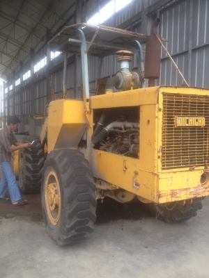 ขายรถตักTCM รถ อยู่ลพบุรี ราคา 315,000บ. สนใจติดต่อ 0835601591 หรือ 0903494058