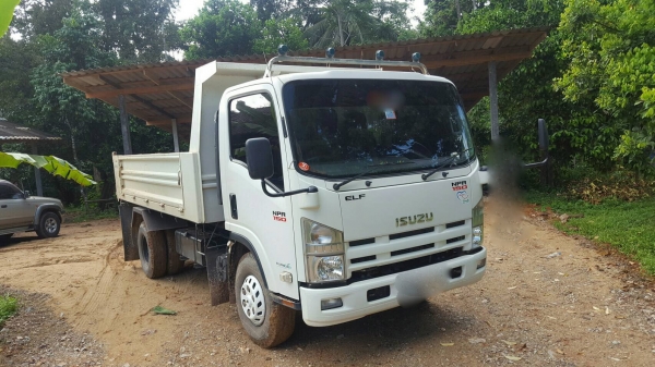 รถอีซุซุ 6 ล้อดั้ม NPR 150 แรงม้า ปี 56. , ( รถวิ่ง 9x,xxx กม. ) สนใจติดต่อ 081 - 6079515