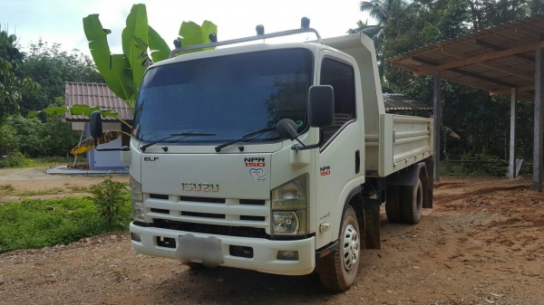 รถอีซุซุ 6 ล้อดั้ม NPR 150 แรงม้า ปี 56. , ( รถวิ่ง 9x,xxx กม. ) สนใจติดต่อ 081 - 6079515
