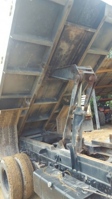 รถอีซุซุ 6 ล้อดั้ม NPR 150 แรงม้า ปี 56. , ( รถวิ่ง 9x,xxx กม. ) สนใจติดต่อ 081 - 6079515