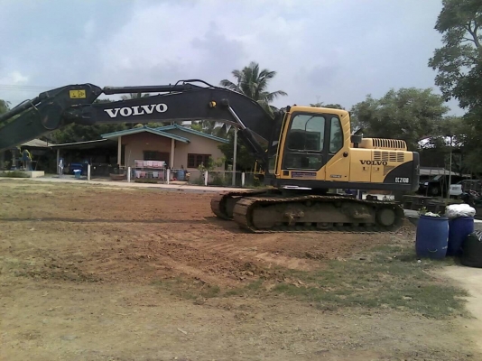 ขายรถแบคโฮ VOLVO EC210-B ไฟฟ้าเต็ม รถใช้งานแค่ 7000 กว่า ชั้วโมง เล่มทะเบียน รถสวย ราคา 1550000 สนใจรีบจองด่วน