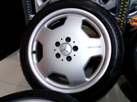 การใช้งานใดใดทั้งสิ้น 7.5 ET35 ยาง 215 45 17 Marshell ปี 12 3เส้น Dunlop 1เส้น สภาพยางพอใช้ได้ตจว จั