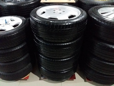 การใช้งานใดใดทั้งสิ้น 7.5 ET35 ยาง 215 45 17 Marshell ปี 12 3เส้น Dunlop 1เส้น สภาพยางพอใช้ได้ตจว จั