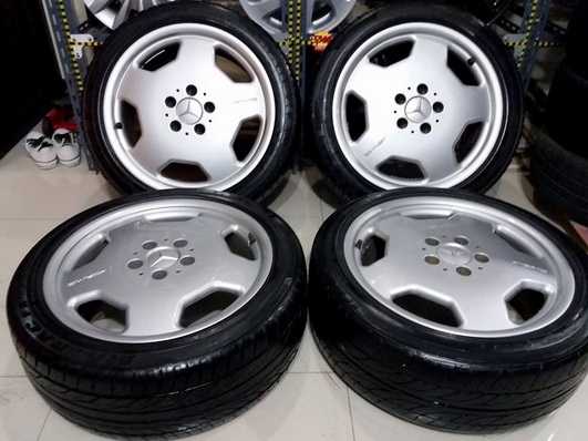 การใช้งานใดใดทั้งสิ้น 7.5 ET35 ยาง 215 45 17 Marshell ปี 12 3เส้น Dunlop 1เส้น สภาพยางพอใช้ได้ตจว จั