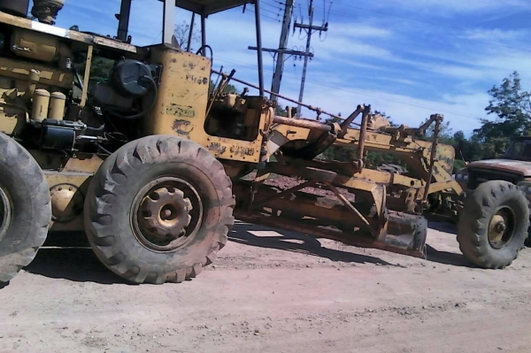 ขายด่วน รถเกรดเดอร์ CAT 12E. สภาพพร้อมใช้งาน เครื่องปั้มดี รถมำงานปกติครับ ยางพอใช้งาน เอกสารสัญญาซื้อขาย