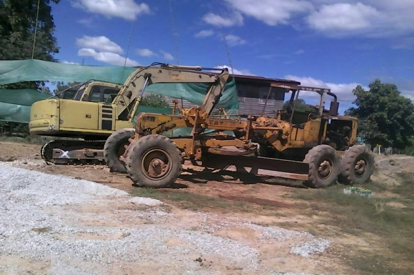 ขายด่วน รถเกรดเดอร์ CAT 12E. สภาพพร้อมใช้งาน เครื่องปั้มดี รถมำงานปกติครับ ยางพอใช้งาน เอกสารสัญญาซื้อขาย