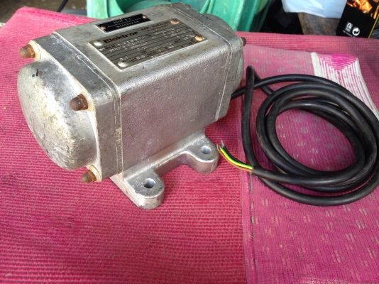 ขายมอเตอร์สั่น-เขย่า Elektror made in Germany ขนาด 1/4HP. 380V ของใหม่เก่าเก็บ ไม่เคยใช้งาน สวยมากๆครับ