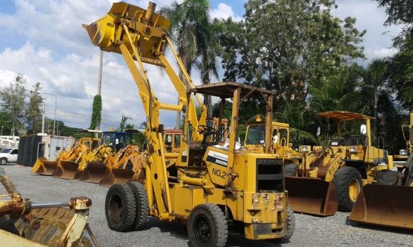 ต้องการขายรถตักล้อยางยี่ห้อ KOMATSU-SD25-3รถนอกนำเข้าจากญี่ปุ่น