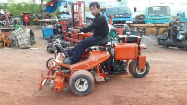 tractor-backhoe ขอบคุณลูกค้า อยุธยามากครับ อุดหนุนรถตัดหญ้า ตัดกรีน และรถดั๊มเปอร์ บรรทุกล้อยาง ของเ