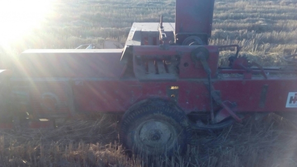 รถอัดฟาง   INTERNATIONAL  430  พร้อมใช้งาน ราคา เบาฯฯ  165000  บาท    วันทูคอล 0986683479 dtac 0991751349 สิทธิ์ คับ