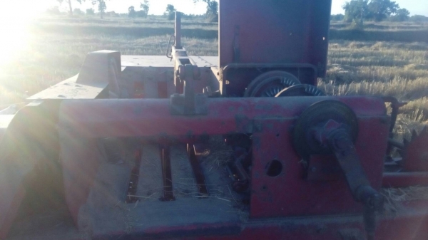 รถอัดฟาง   INTERNATIONAL  430  พร้อมใช้งาน ราคา เบาฯฯ  165000  บาท    วันทูคอล 0986683479 dtac 0991751349 สิทธิ์ คับ