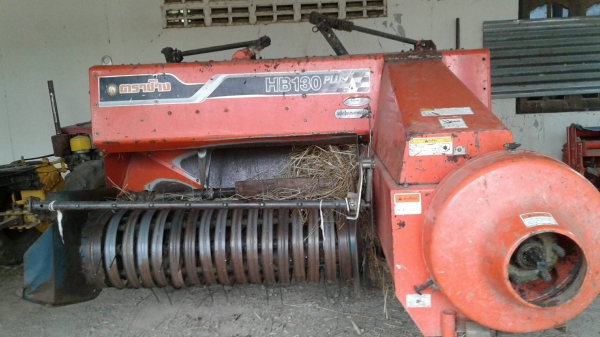 ขายเครื่องอัดฟาง คู้โบต้า HB 130  ราคา  งดต่อลอง  อยากขายคับ   158000   บาท ด่วน   พร้อมใช้งาน ด่วน วันทูคอล 0986683479 dtac 0991751349 สิทธิ์ คับ