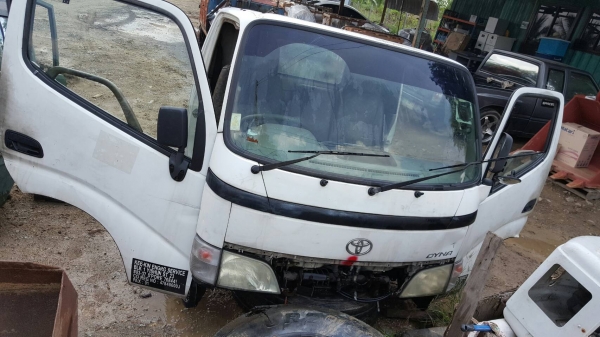ขายหัวเก๋ง4ล้อ 6ล้อ ยี่ห้อ TOYOTA DYNA   รุ่นใหม่ตาหวาน ยกหัวไม่ได้ ขายราคาถูก 52,000 บาท