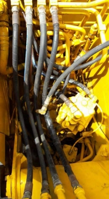 ขาย KOMATSU PC60-5 เก่าใน  สภาพดี   ปลายพิเศษ  มีลายแย๊ก...ลองระบบกันได้ทุกวัน..โทร  089-3818694  ดวงนภา