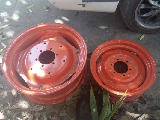 กะทะล้อ คูโบต้า มี ล้อหลัง 7 ล้อคับ ล้อหน้า 3 คับ สนใจติดต่อใด้ขายเหมาคับ ของไหม่ กะทะ 24 มี 7 วง กะทะ 18 มี 3 วงคับ